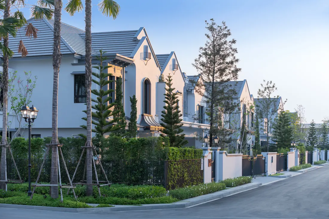 Nantawan Pinklao-Kanchana residential street and landscaping
